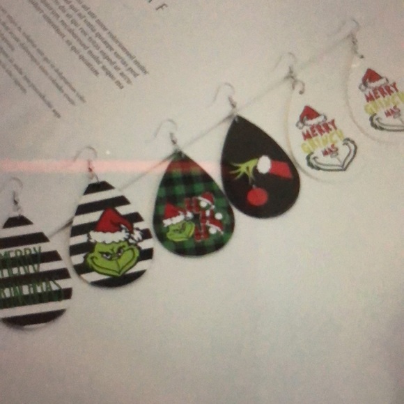 BELIEVE Earrings Grinch Christmas - Picture 13 of 14